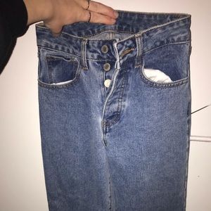 BRANDY MELVILLE medium wash mom jeans